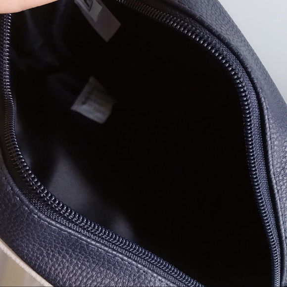 FILA Aubree Messenger bag in Navy - Picture 7 of 7